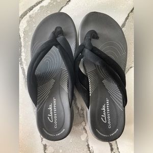 Clarks Flip Flops - Size 6